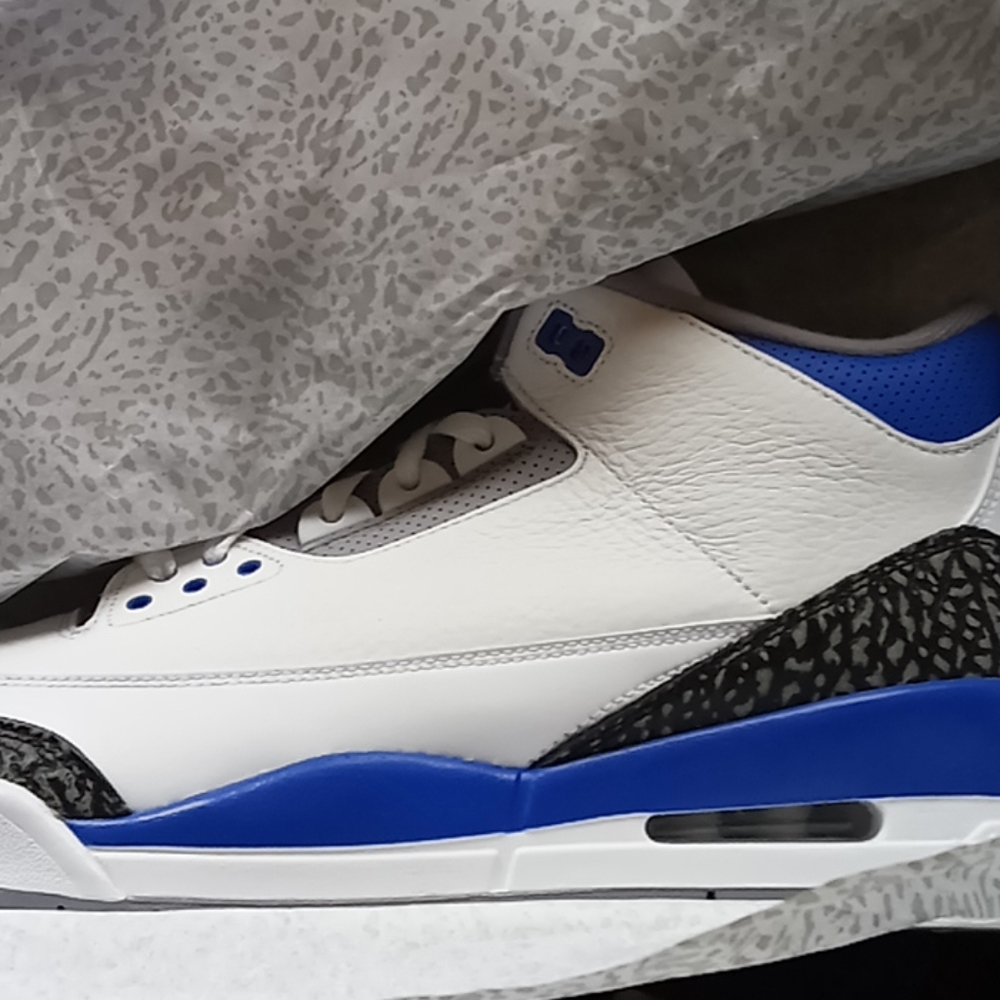 Jorda 3 retro laser blue